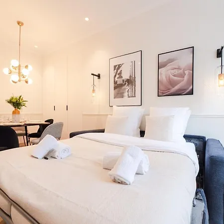 Luxe 2 Grands Boulevards 4-6p 아파트 *